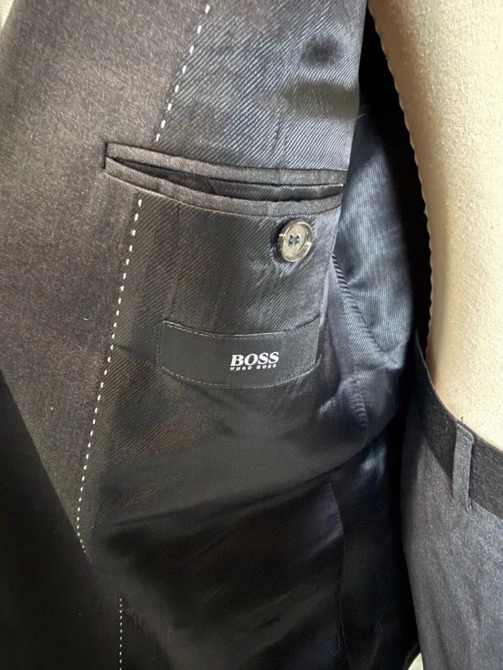 Hugo Boss Men's Suit, 44R, Charcoal Gray, Super 100s